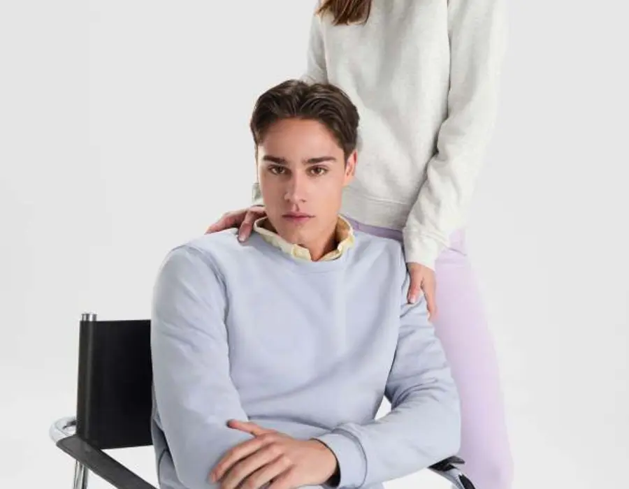 Modelos con sudaderas personalizables